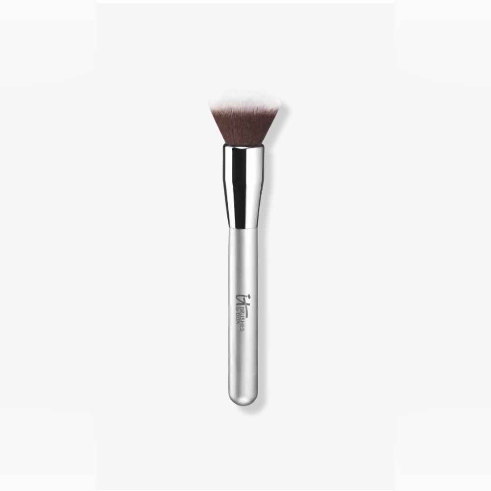 NWT, IT cosmetics brushes for Ulta, Airbrush blurring Fluffy Foundation #101